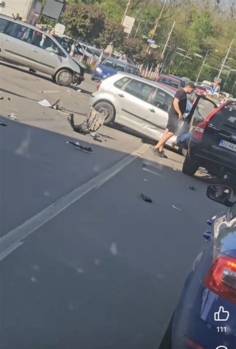 Accident Cu Trei Ma Ini N Intersec Ia De La Pia Central Din T Rgu