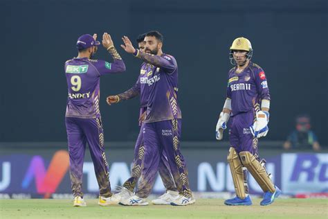 KKR Vs SRH KKR Restricts SRH For 159 Mitch Starc Stars With 3 For 34