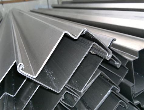 Гнутый металлический профиль: классификация, область применения