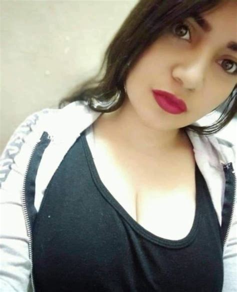 Tharki Kashmiri Muslim Biwi Nude Leaked Selfies