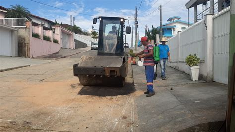 Secretaria de Obras realiza operação tapa buracos no Limoeiro