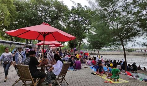 Pantai Kenjeran Ramai Pengunjung Selama Libur Lebaran Suara Surabaya