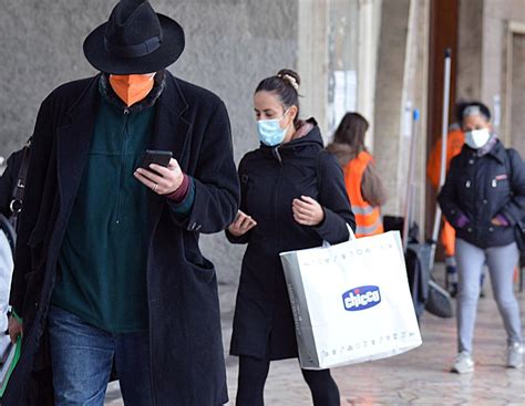 Mascherine Allaperto Obbligatorie La Stretta Da Oggi Fino Al Gennaio