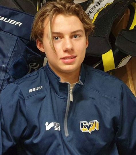 Pin By Madeleine Hibberd On Connor Bedard In Hot Hockey Boy