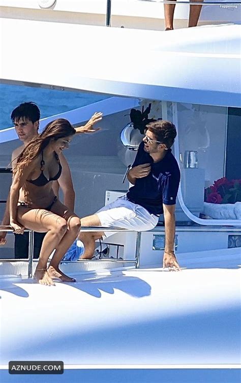 Pia Whitesell Sexy Seen With Patrick Whitesell Sizzles Her Hot Bikini Body On A Yacht In Sydney