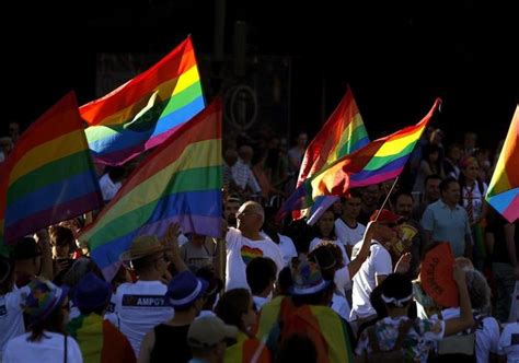 Orgullo gay recorrido del desfile horario y cortes de tráfico hoy en Madrid