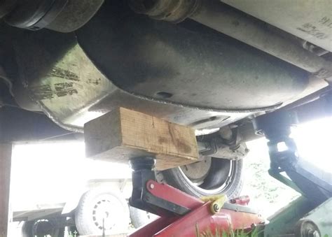 Крепеж бензобака — Land Rover Range Rover (2G), 4,6 л, 1998 года ...