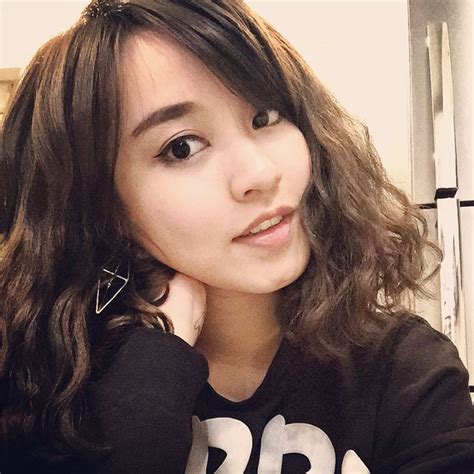 5 cô nàng xưa đình đám vì danh xưng hot girl nay đã là mẹ đơn thân quyến rũ