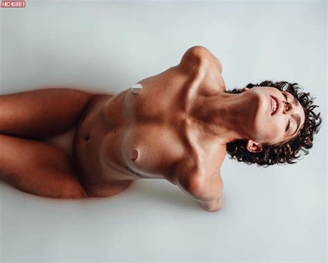 Naked Júlia Konrad Added 05 30 2018 by Lobezno