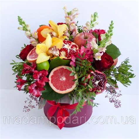 Букет з фруктів з квітами | Bouquet, Floral, Table decorations