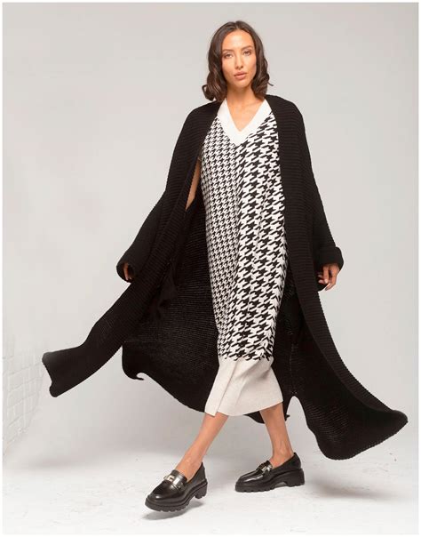 Купить Вязаный длинный кардиган сливовый за 6990р. с доставкой