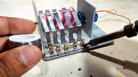 Как сделать механический переключатель гирлянд своими руками