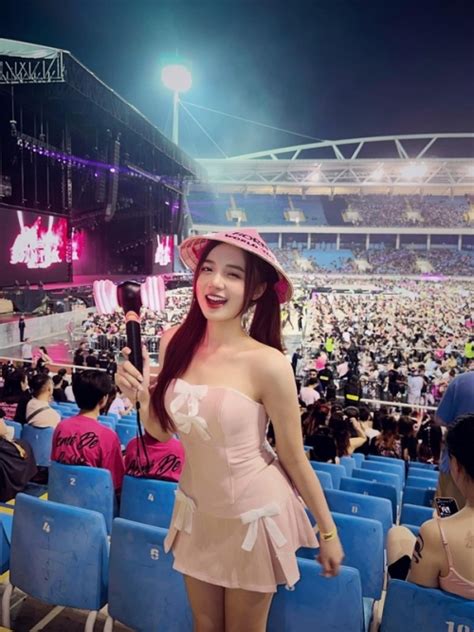 Nữ MC chân ngắn nhất VTV mặc bikini khoe thân hình nóng bỏng