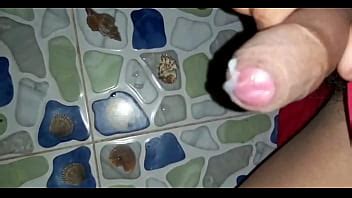 Nguyễn Tấn Lộc quỳ sục trong wc XVIDEOS