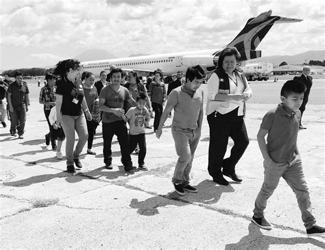 Hugs and sobs: Families separated in US return to Guatemala – Aruba Today