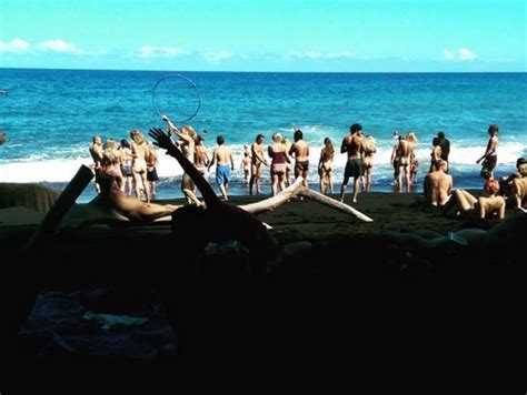 11 bãi biển nude độc nhất thế giới có cả Việt Nam Báo Dân trí