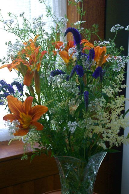 Canoe Corner Daylily Bouquets