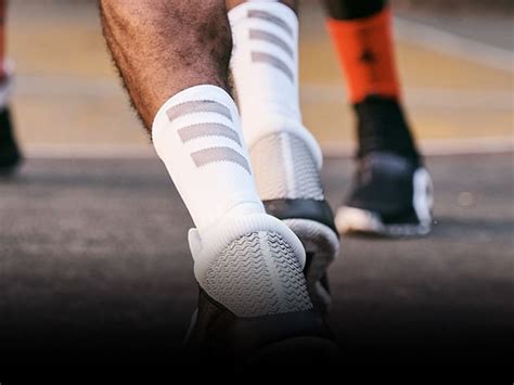 Basketballschuhe, Outfits & Accessoires | adidas Basketball