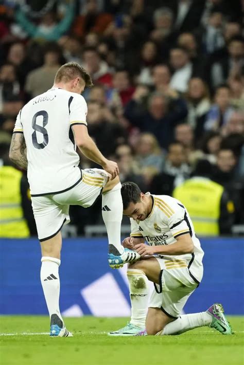 Real Madrid Limpiando Las Botas A Toni Kroos Marca