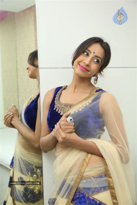 Sanjana Hot Photos Photo 4 Of 70