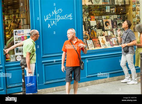 Street Scene In Front Of Les Mots A La Bouche Gay Bookstore Stock Photo Alamy
