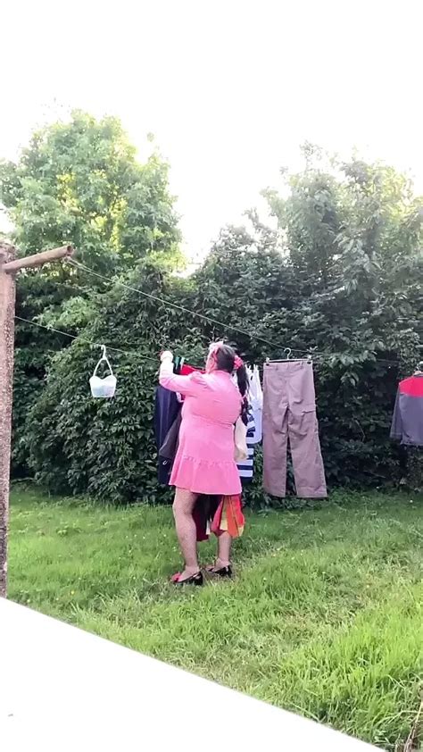 In Einem Outfit Mit Einem Kleinen Braunen Rock Um Mich Von Einem Dildo