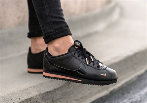 Nike Cortez Basic Black Metallic Gold Gs Ubicaciondepersonascdmx
