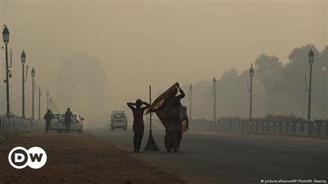 Diwali Firework Smog Chokes Delhi Dw 11082018