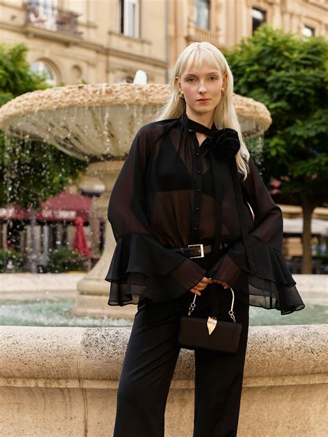 Полупрозрачная блуза с воланами на манжетах и чокером :: LICHI - Online ...