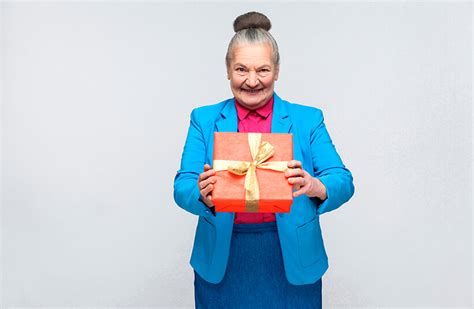 91+ идея Что подарить Бабушке на 80 лет, ТОП недорогих и прикольных ...