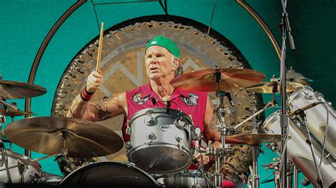 Red Hot Chili Peppers Chad Smith Plays Ac Dc In Australian Pub For