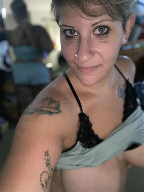 Mature Married MiLF Of 3 Curvy Thick Shy And Naughty Who Can Bring Out My Secret Wild Side