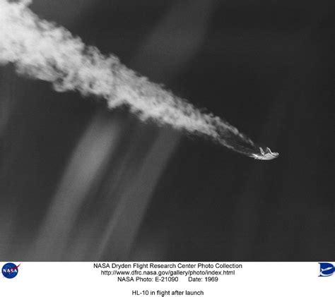 HL-10 in flight after launch | The HL-10 lifting body is see… | Flickr