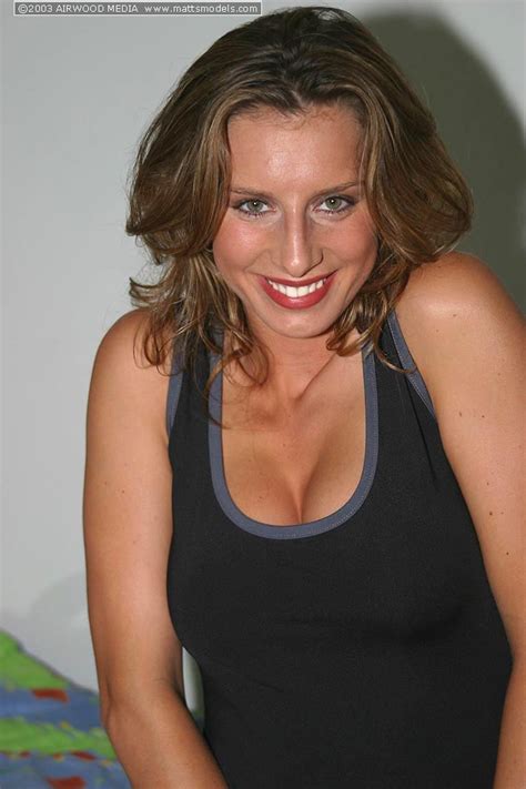 Amateur Chick With Natural Tits Strikes Great Nude Poses On A Single Bed Paulina Presley R18hub