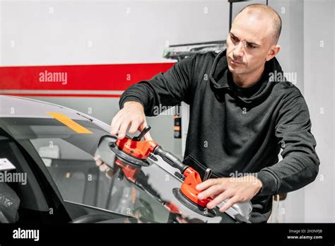 Car Glass Repair And Replacement Stock Photo Alamy