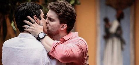 Félix volta em A Dona do Pedaço para casar Agno Leandro e abençoar beijo gay Notícias da TV