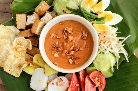 gado gado salade indonesienne arrosee de sauce cacahuete recette