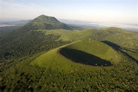 La chaîne des Puys en Auvergne classée par lUnesco au patrimoine mondial