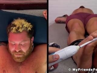 英俊的莱利米切尔riley Mitchel在脚和鸡巴上挠痒痒 Pornhub Gay