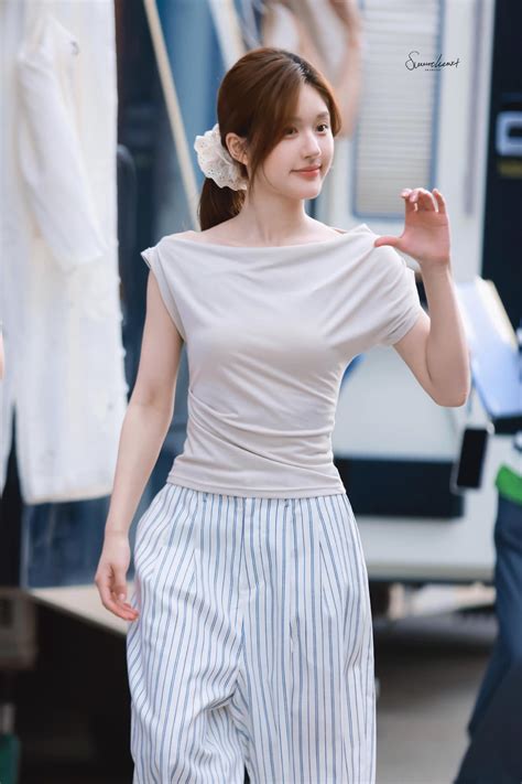 Tri U L T C Ng U Trend M C O L Ch Vai Ang Hot Vi T Nam K L Mua C