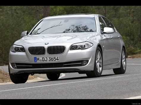 BMW 5-Series Long-Wheelbase | 2011MY | Front Left Quarter