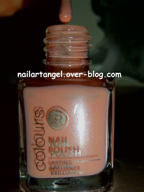 Présentation vernis LR swatch vernis Nude Style manucure élégante