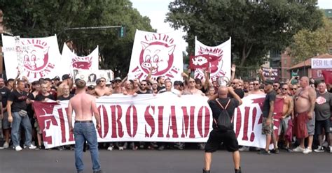 Cairo Vattene A Torino Le Proteste Dei Tifosi In Corteo Fino Allo