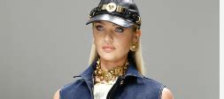How has Fashion:4wptu791tou= Versace bold aesthetic and cultural ...