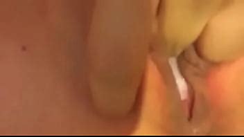 EX juega con su apretado coño mojado XVIDEOS