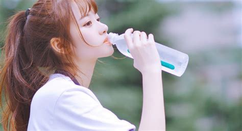 Diện bikini vào mới thấy dù mảnh mai là thế nhưng body Chi Pu cũng đồng hồ cát ra trò