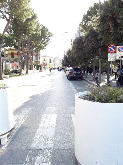 Giulianova Primo Maggio Isola Pedonale Con Parcheggio Abruzzo Cityrumors