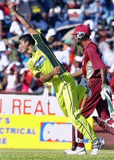 Abdul Razzaq runs into bowl during his matchwinning performance of 4 for 29 | ESPNcricinfo.com