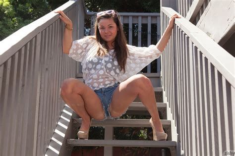 Mischievous Boobed Teen Brunette In Jeans S Xxx Dessert Picture