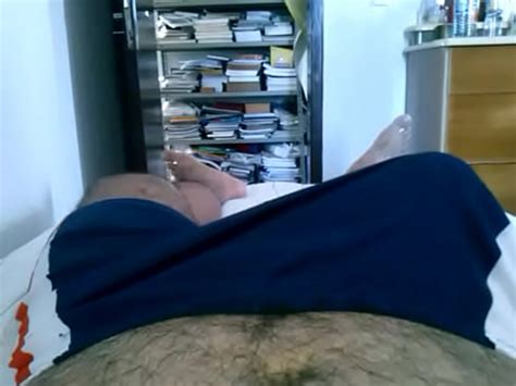 pau duro pulsando no calção XVIDEOS